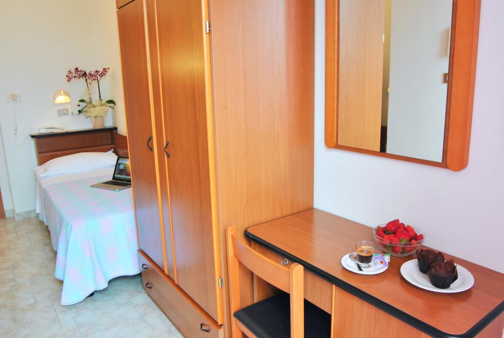 Hotel Samoa Ріміні Номер фото