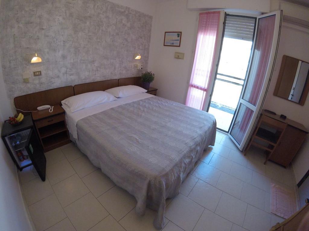 Hotel Samoa Ріміні Екстер'єр фото