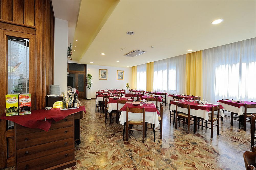Hotel Samoa Ріміні Екстер'єр фото
